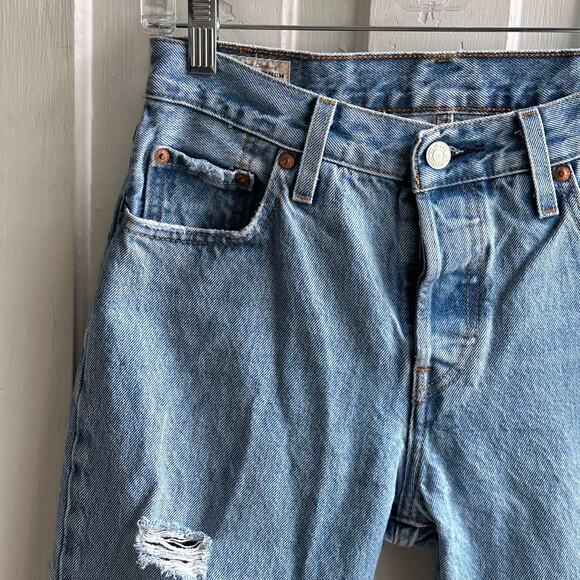 Levi's 501 90s Straight Leg Distressed Jeans Medium Wash - Picture 4 of 13